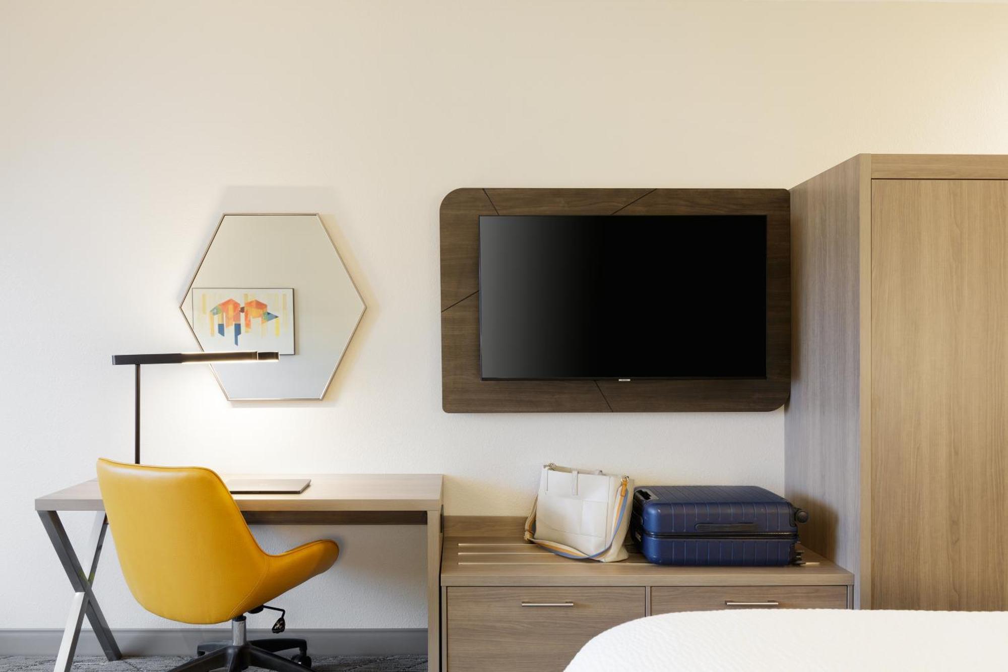 Hotel Express & By Ihg 3*